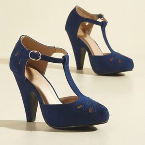 Women’s T-Strap Heels in Navy Size 7